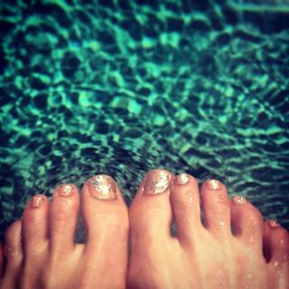 Emmy Rossum feet photo thumbnail