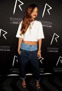 Rihanna feet photo thumbnail
