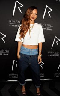 Rihanna feet photo thumbnail