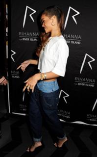 Rihanna feet photo thumbnail