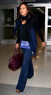 Mariska Hargitay feet photo thumbnail