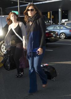 Mariska Hargitay feet photo thumbnail