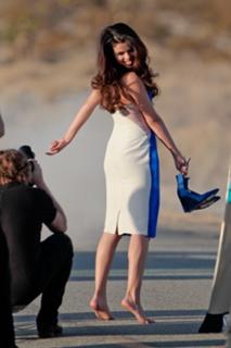 Selena Gomez feet photo thumbnail