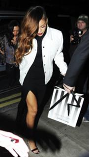 Rihanna feet photo thumbnail