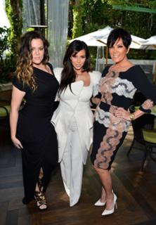 Khloé Kardashian feet photo thumbnail