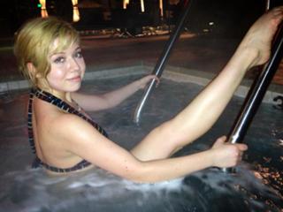 Jennette McCurdy feet photo thumbnail