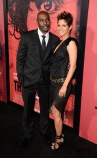 Halle Berry feet photo thumbnail