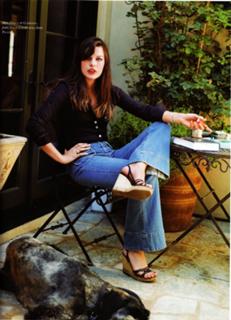 Milla Jovovich feet photo thumbnail