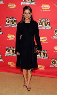 Maria Menounos feet photo thumbnail