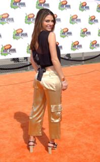 Maria Menounos feet photo thumbnail