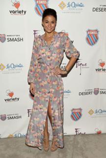 Emmanuelle Chriqui feet photo thumbnail