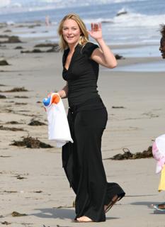 Elisabeth Röhm feet photo thumbnail