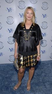 Elisabeth Röhm feet photo thumbnail