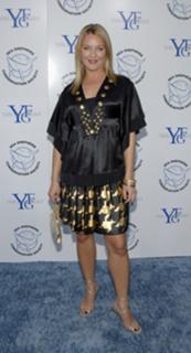 Elisabeth Röhm feet photo thumbnail