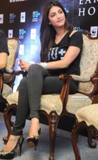 Shruti Haasan feet photo thumbnail