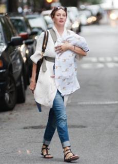 Uma Thurman feet photo thumbnail