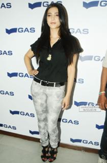 Shruti Haasan feet photo thumbnail