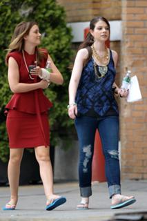 Michelle Trachtenberg feet photo thumbnail