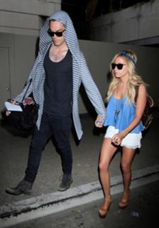 Ashley Tisdale feet photo thumbnail