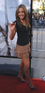 Amanda Bynes feet photo thumbnail