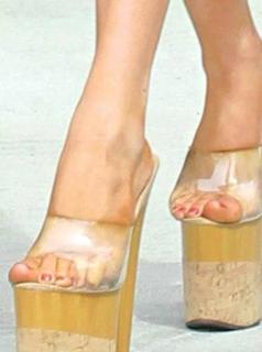 Courtney Stodden feet photo thumbnail