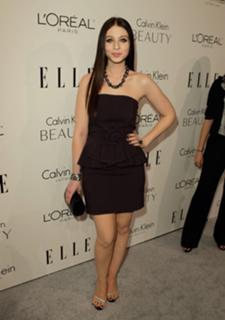 Michelle Trachtenberg feet photo thumbnail