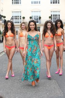 Myleene Klass feet photo thumbnail