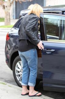 Dakota Fanning feet photo thumbnail