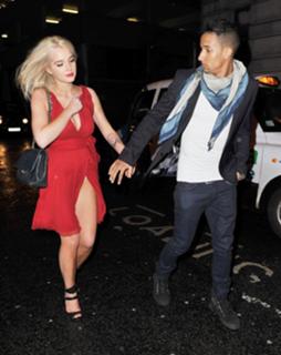 Helen Flanagan feet photo thumbnail