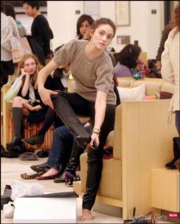 Emmy Rossum feet photo thumbnail