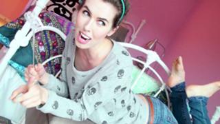 Brittani Taylor feet photo thumbnail