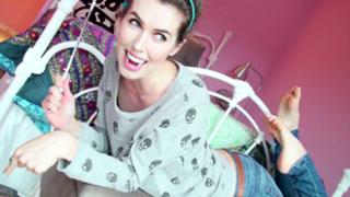 Brittani Taylor feet photo thumbnail