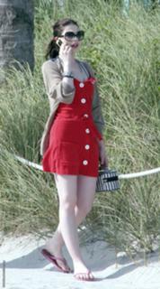 Michelle Trachtenberg feet photo thumbnail