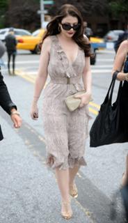 Michelle Trachtenberg feet photo thumbnail