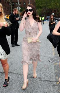 Michelle Trachtenberg feet photo thumbnail