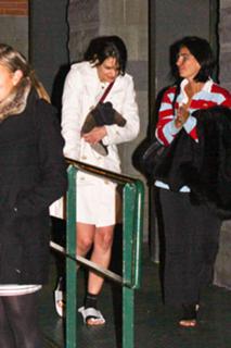 Katie Holmes feet photo thumbnail