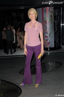 Jenna Elfman feet photo thumbnail