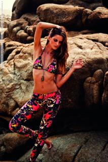 Izabel Goulart feet photo thumbnail