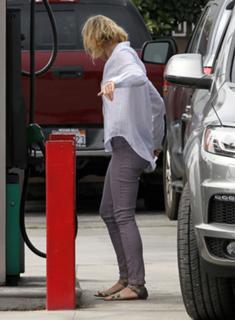 Naomi Watts feet photo thumbnail