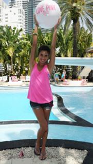 Sara Sampaio feet photo thumbnail