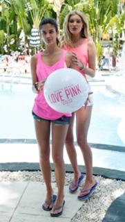 Sara Sampaio feet photo thumbnail