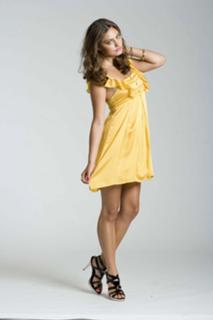 Phoebe Tonkin feet photo thumbnail