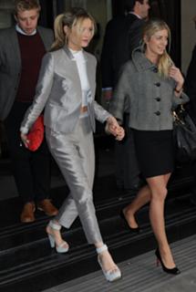 Laura Whitmore feet photo thumbnail