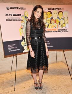 Katie Holmes feet photo thumbnail