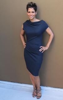 Halle Berry feet photo thumbnail