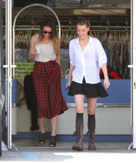 Amber Heard feet photo thumbnail