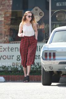 Amber Heard feet photo thumbnail