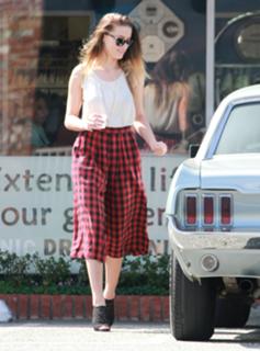 Amber Heard feet photo thumbnail