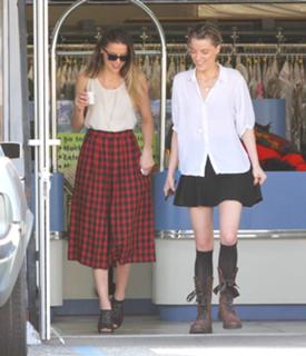 Amber Heard feet photo thumbnail