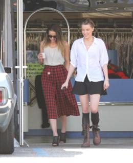 Amber Heard feet photo thumbnail